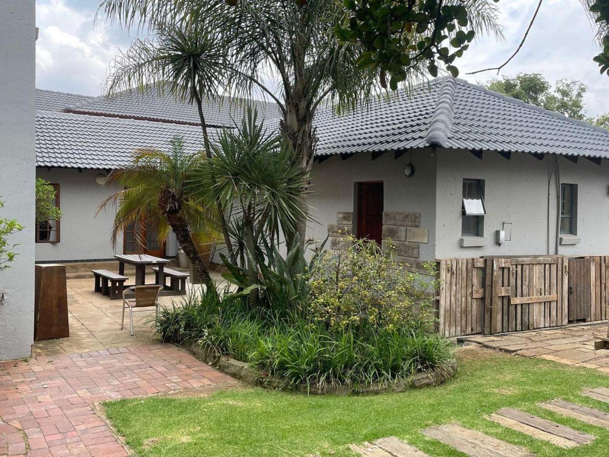 Africa Footprints Lodge Kempton Park Exterior foto