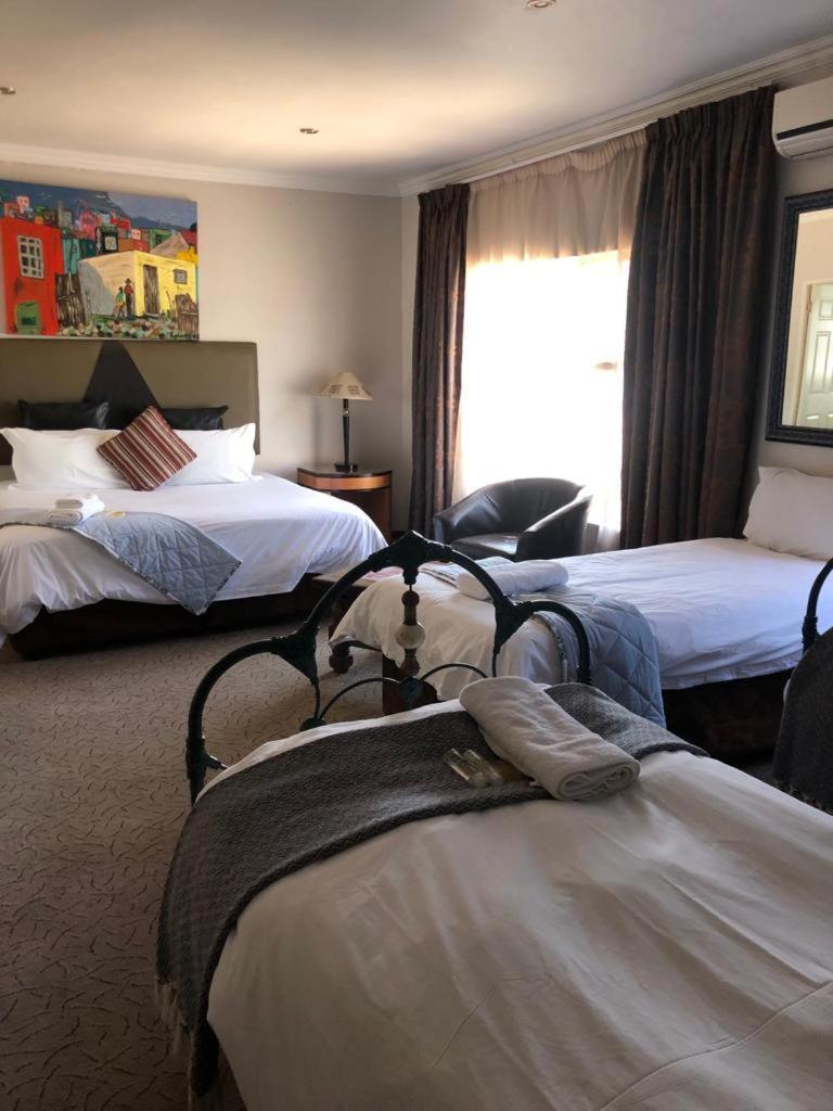 Africa Footprints Lodge Kempton Park Exterior foto